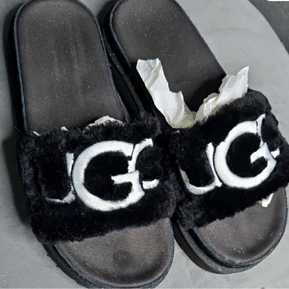 UGG Women's Black Fuzzy Logo Slippers